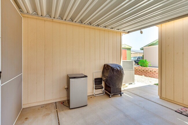 Building Photo - 10650 S Avenida Compadres