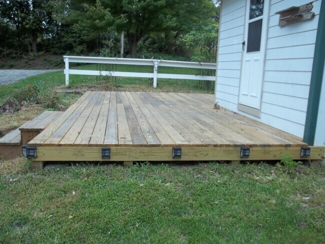 11109 SE 72 - side deck - 11109 72nd Rd SE