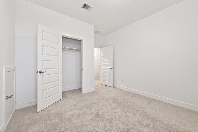 Building Photo - 7218 Grassland Vis Ln