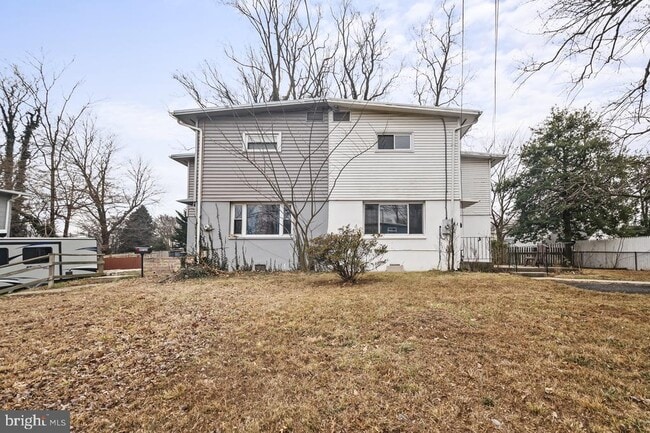 Building Photo - 10725 Maple St