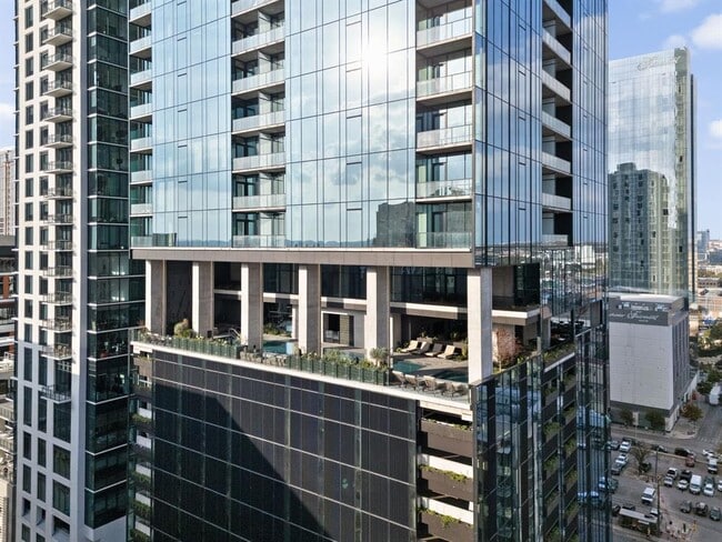 Building Photo - 610 Davis St