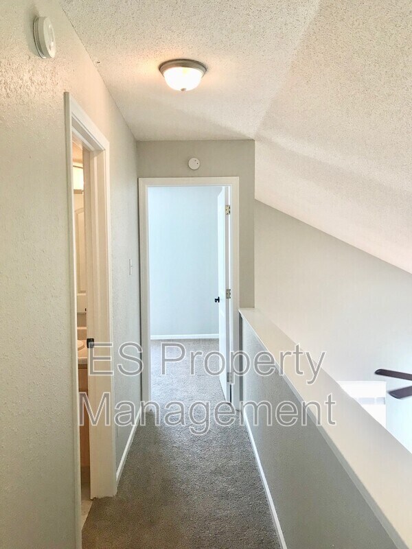 Building Photo - 4481 Redcliff N Ln