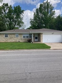 Building Photo - Updated 3 Bedroom Home Available!