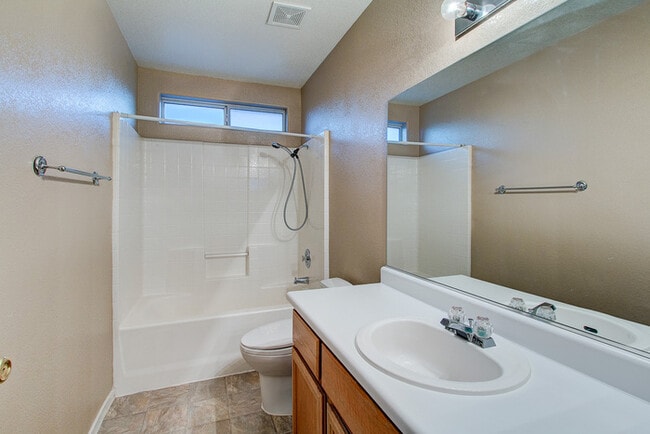 Building Photo - Charming 3-Bedroom Home with Spacious Back...