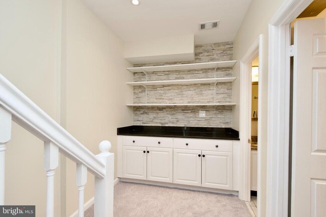 Building Photo - 6136 Summer Park Ln