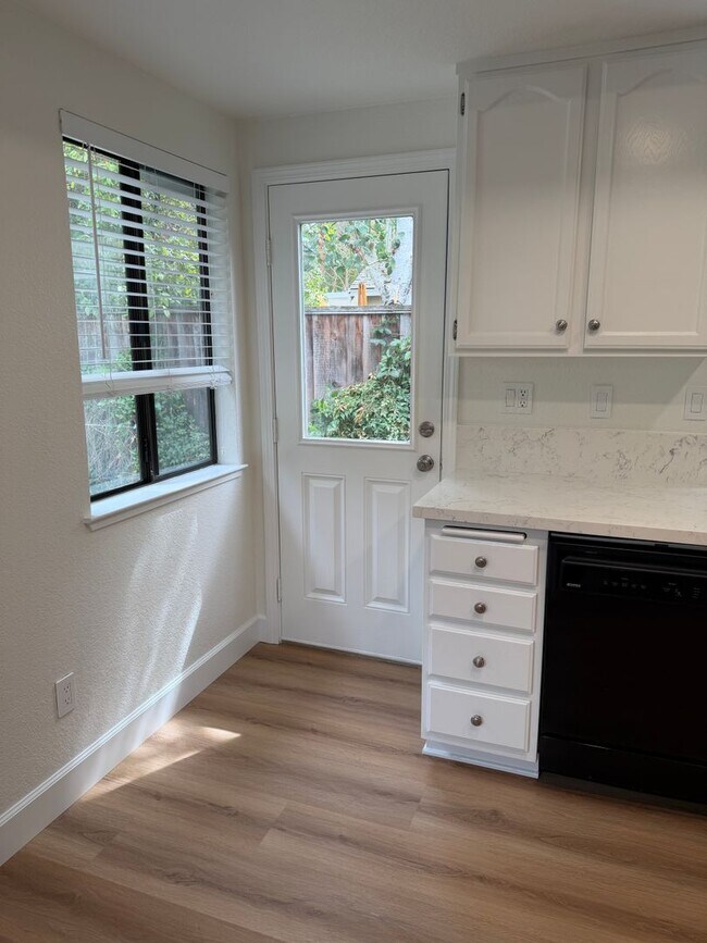 Building Photo - 230 Bridgeside Cir