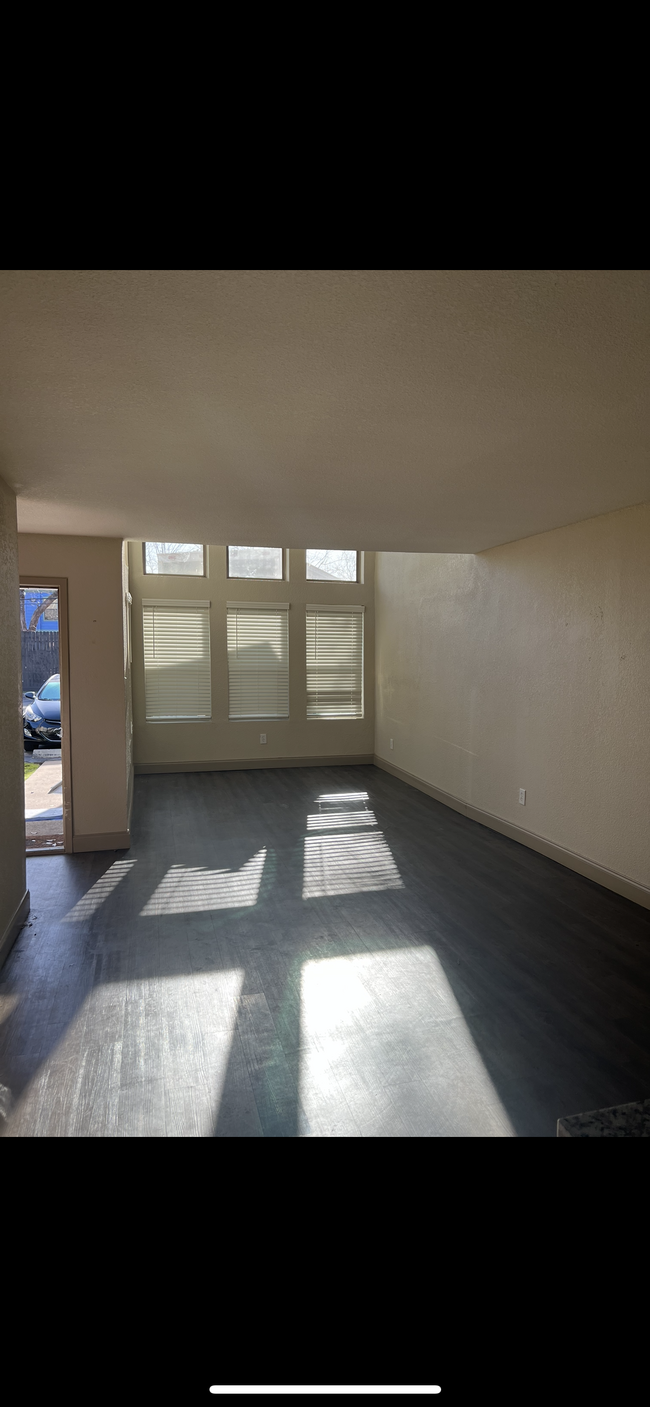 Building Photo - 2751 Wallingford Dr