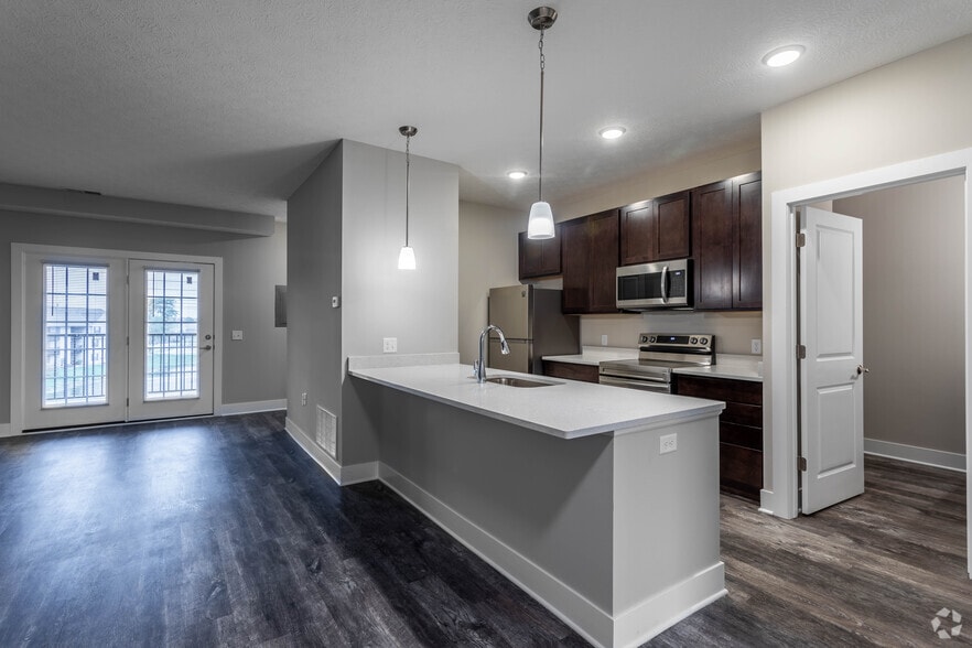 Interior Photo - Crystal Lake