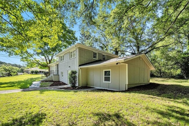 Building Photo - Renovated 4BR/2.5BA Home in Jonesboro!