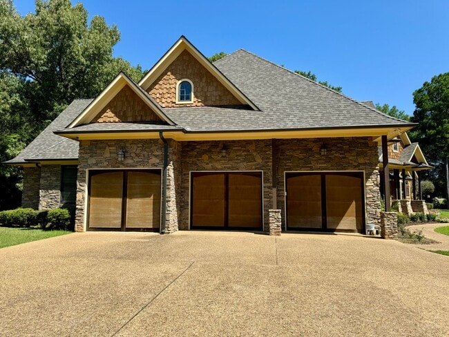 Building Photo - 21220 Gatlinburg Rd