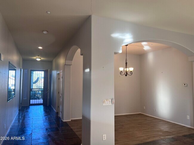 Building Photo - 10453 E Pine Valley Dr