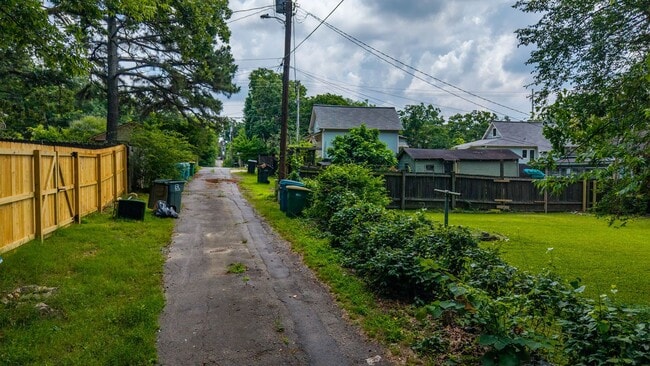 Building Photo - 5110 Lee Ave