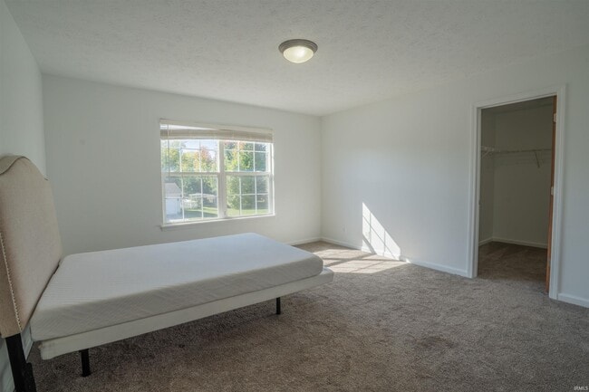 Building Photo - 2706 Grosbeak Ln