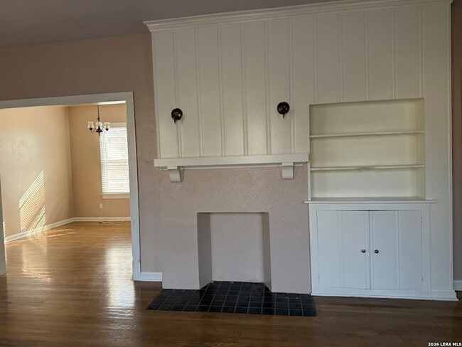 Building Photo - 528 W Gramercy Pl