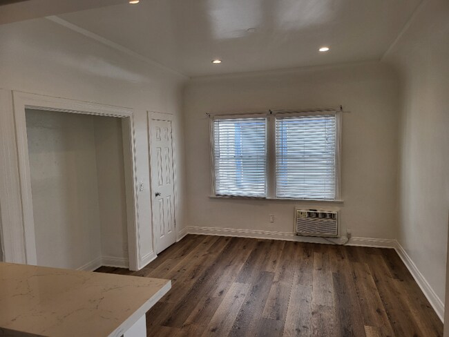 Building Photo - 835-835 N Formosa Ave
