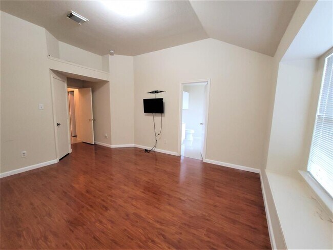 Building Photo - 12406 Magnolia Canyon