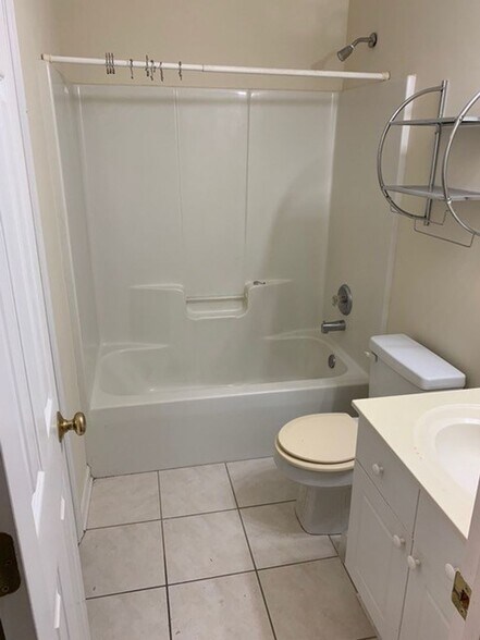 Building Photo - Donahue Crossing