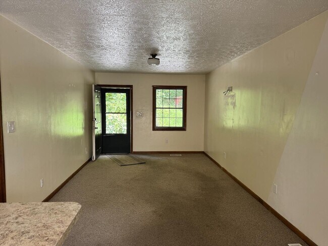 Building Photo - 1138 Jackson Hollow Rd
