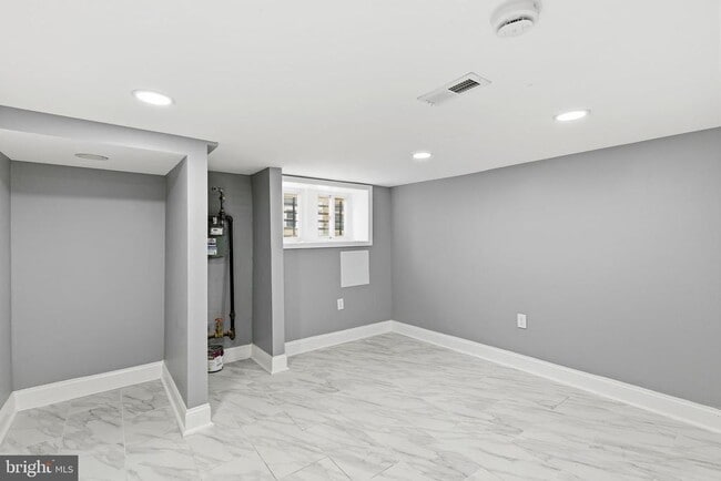 Building Photo - 1651 Darley Ave