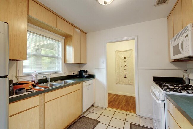 Building Photo - 603 Zennia St