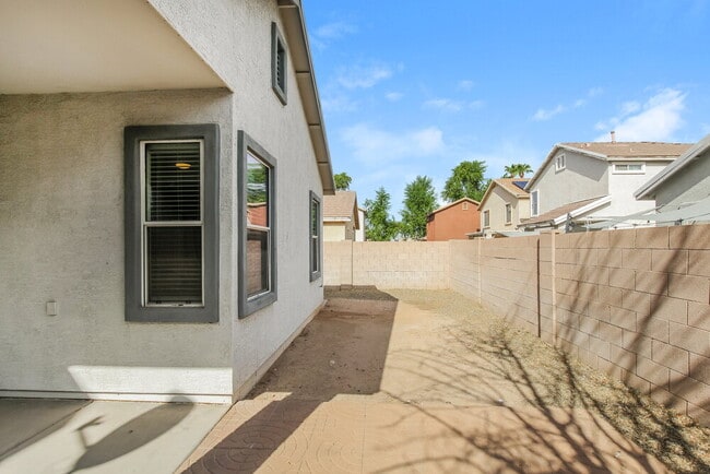 Building Photo - 12026 W Yuma St