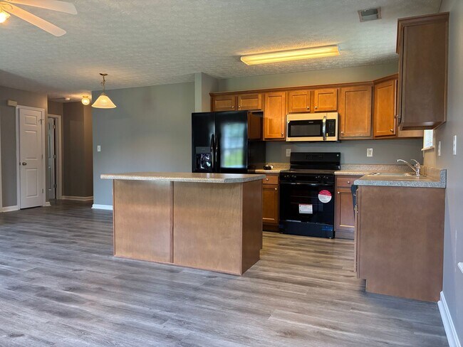 Building Photo - 102 Sparrow Ct