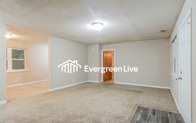 Building Photo - 541 Westchester Dr