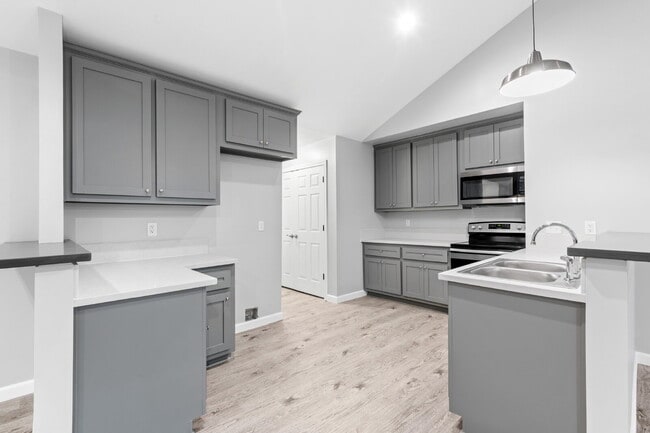 Building Photo - 10922 Village Trail Dr