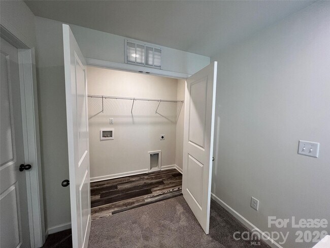 Building Photo - 574 N Broad St