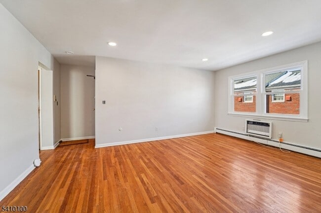 Building Photo - 476 Joralemon St