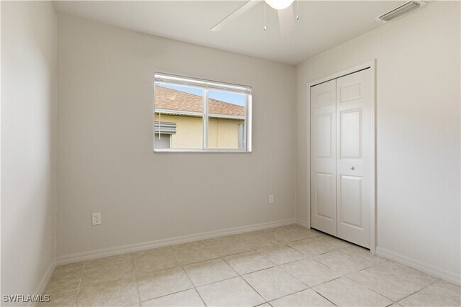 Building Photo - 516-518 SE 5th Pl