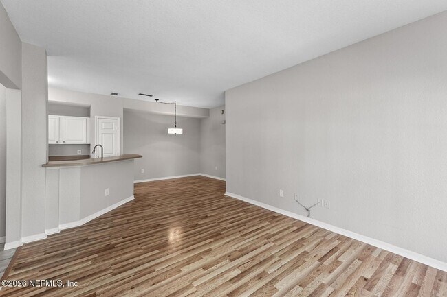 Building Photo - 13703 Richmond Park Dr N