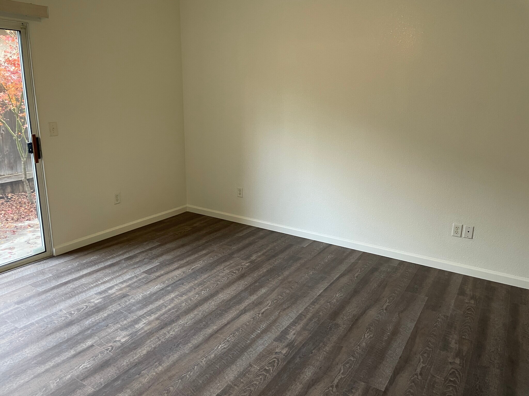 Building Photo - 1237 W Spruce Ave