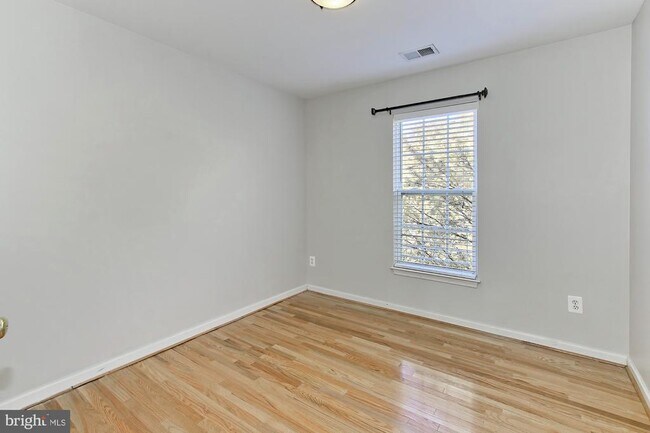 Building Photo - 5054 Grimm Dr