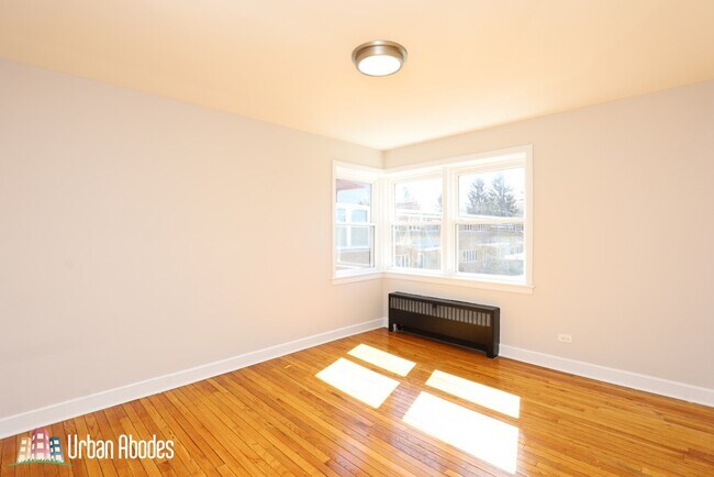 Building Photo - 7520 N Ridge Blvd