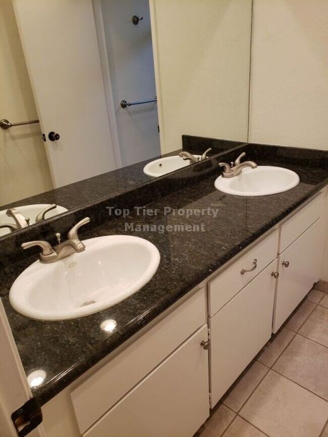 Building Photo - Very nice 4 Bed /2 Bath/1,948 Sqft house in desirable Campolindo neighborhood in Moraga available...
