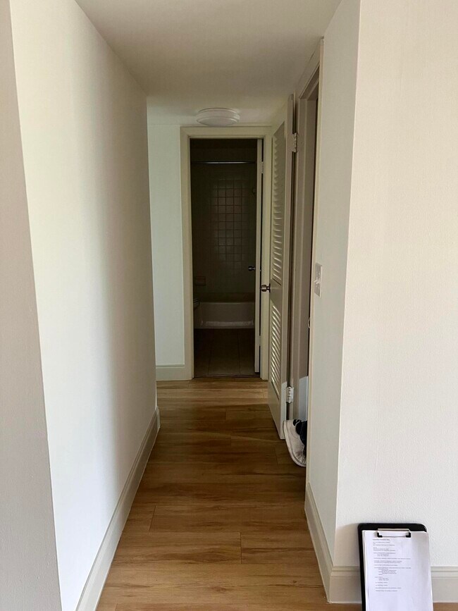 Building Photo - 644 NW 13th St