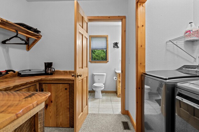 Building Photo - 4050 Henson Rd