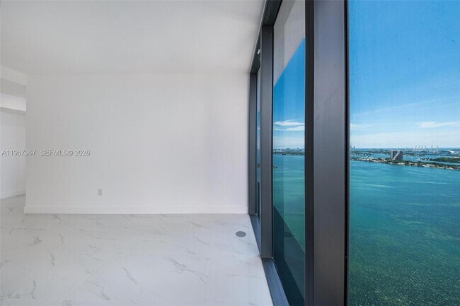 Building Photo - 700 NE 24th St