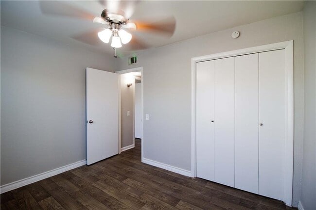 Building Photo - 2506 Manor Cir