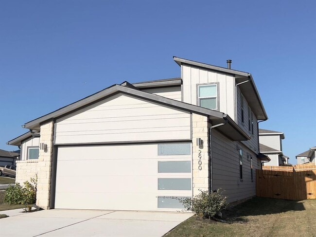 Building Photo - 2900 Egan Dr