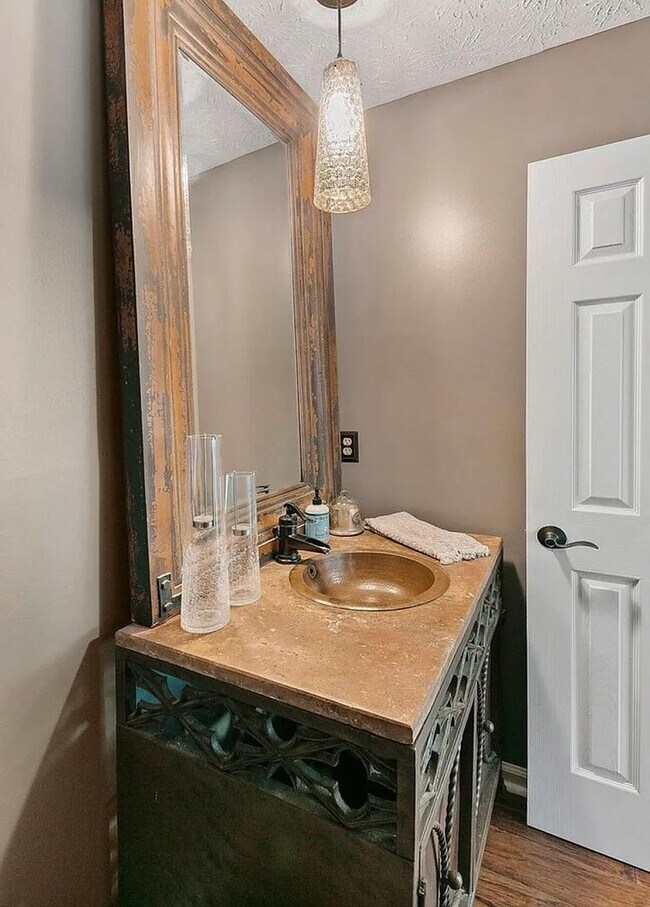 Building Photo - 4 Bedroom Home In Knoxville