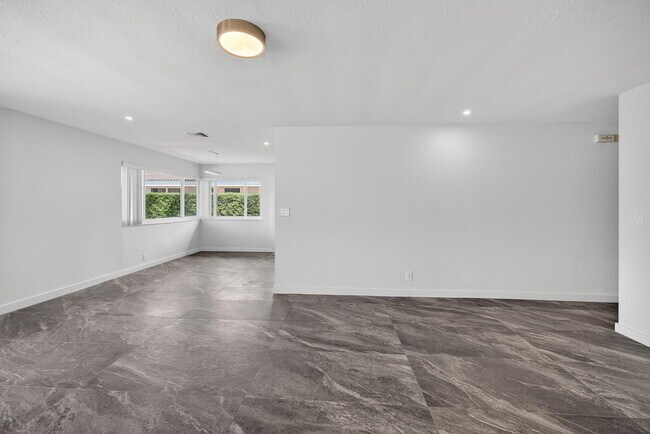 Building Photo - 4442 Sea Grape Dr