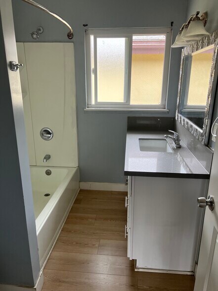 Shower - 6906 Marbrisa Ave