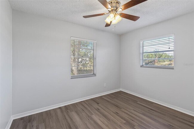 Building Photo - 2711 N Dellwood Dr