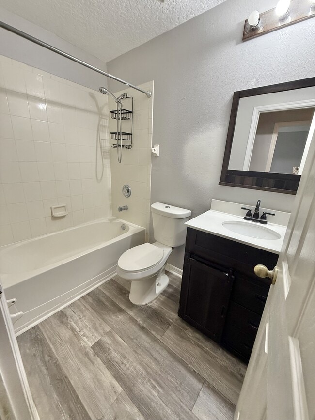 Building Photo - 609 Cresting Oak Cir