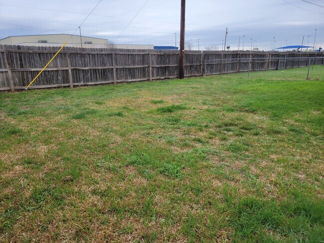 Building Photo - 1507 Nicholas Cir