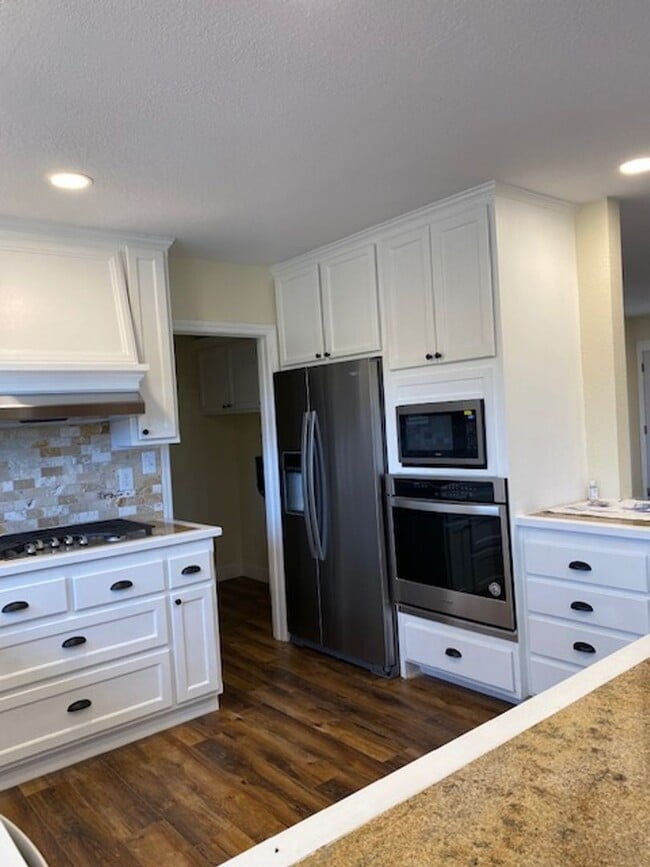 Building Photo - Pine Grove Home
