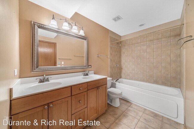 Building Photo - 3 br, 2 bath House - 3246 W Warren Blvd Un...