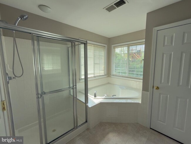 Building Photo - 1929 Melvor Ln